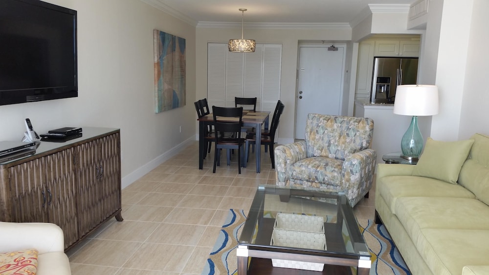 South Seas Tower 3 1009 - photo 10