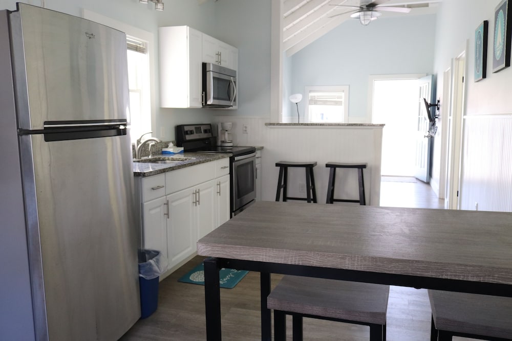 Mainsail Motel & Cottages - photo 13