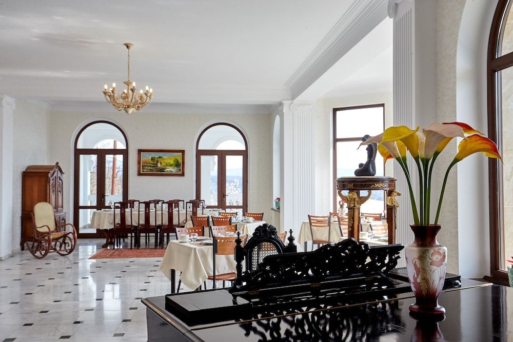 Hotel Antique Resorts