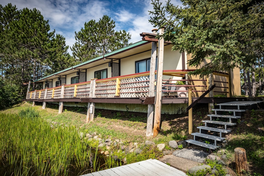 The Riverside Motel - photo 13