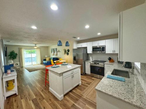 NEW Amazing Sunshine Up 6 Guests Private Backyard — hotel in Port Orange