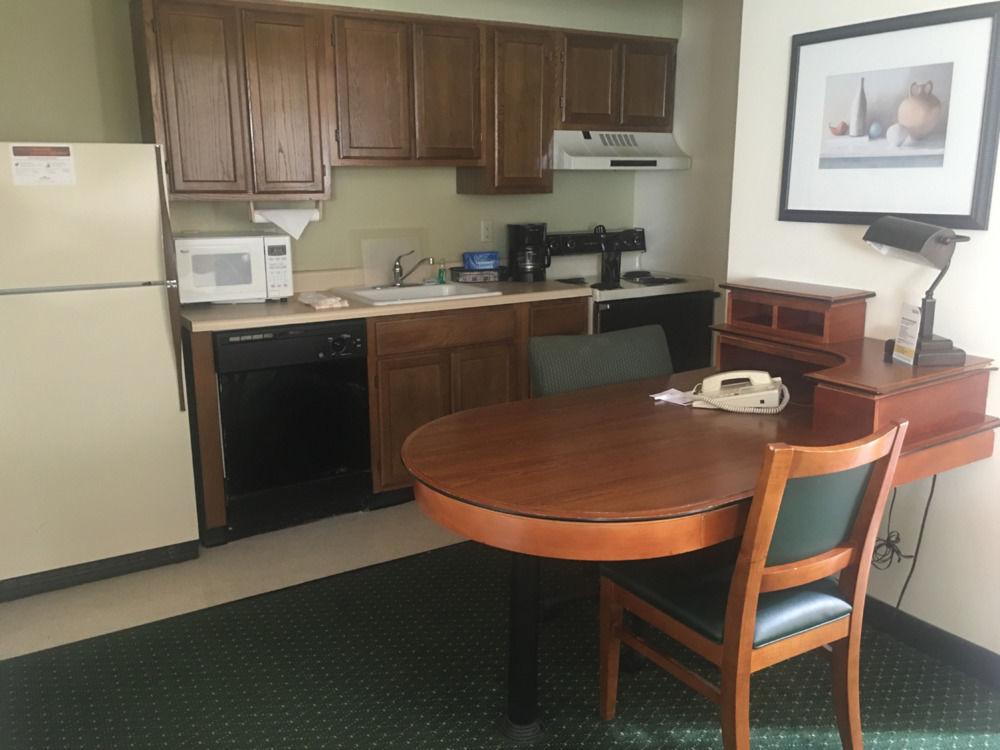 StayPlace Suites Akron Copley Township West - photo 17