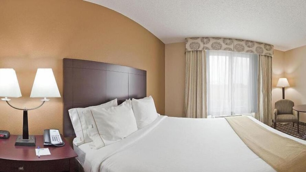 Holiday Inn Express Pembroke by IHG - photo 11
