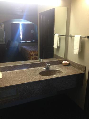 Mesquite Inn & Suites - photo 12