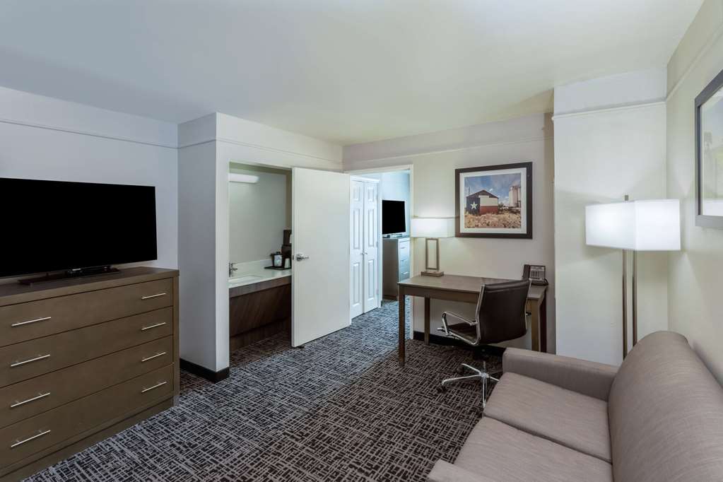 La Quinta Inn & Suites by Wyndham Rockwall - photo 34