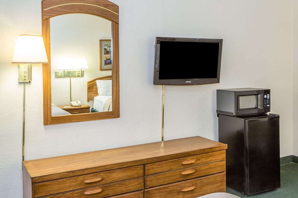 Days Inn by Wyndham Lake Park Valdosta - photo 5