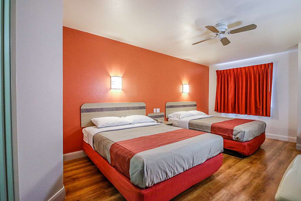 Motel 6 Nephi UT - photo 21