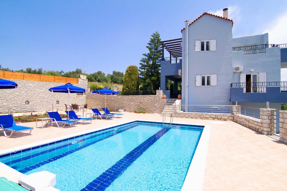 Blue Villa 2 With Private Pool — 4-Star Luxury Hotel in Perama, Greece