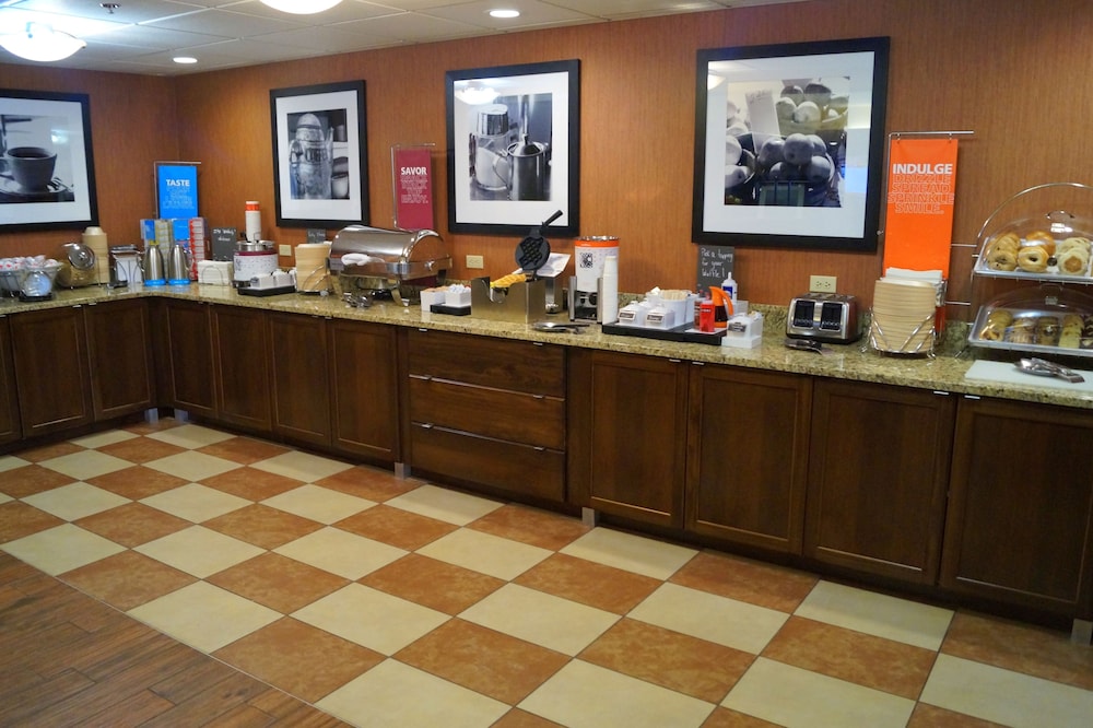 Hampton Inn Altoona - photo 32