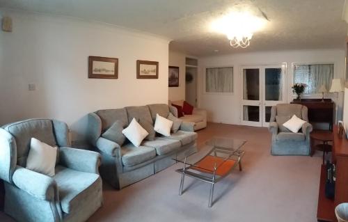 Clarence Road Apartment 17831334 — Gosport