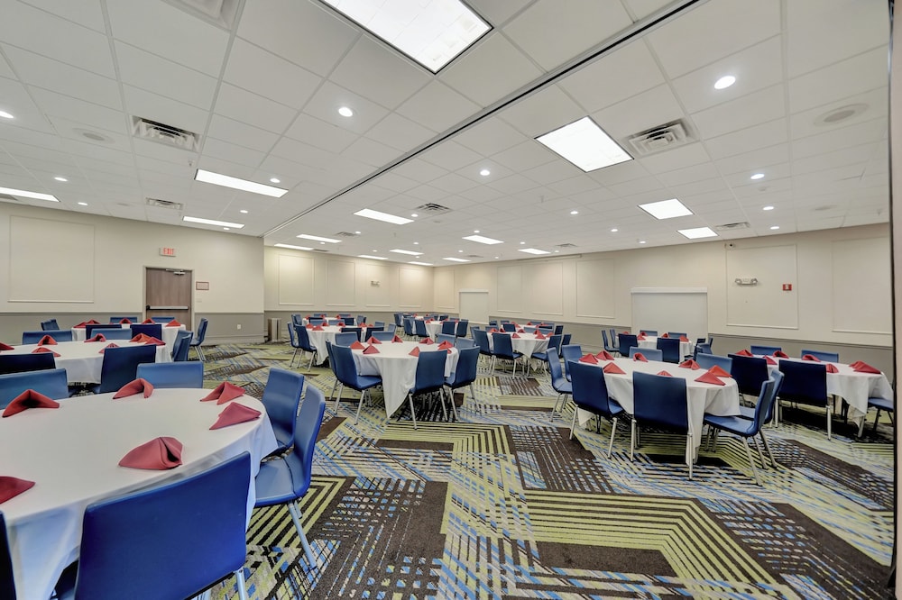 Holiday Inn Express Hotel & Suites Beatrice by IHG - photo 134