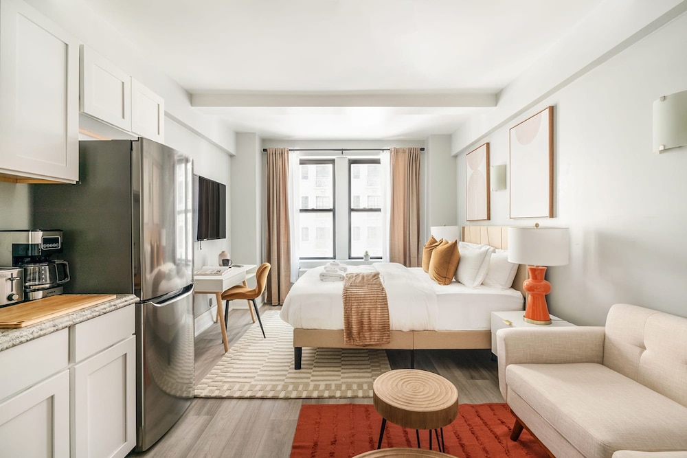 73 1104 New Studio UWS Doorman Gym — 4-Star Luxury Hotel in New York City, United States
