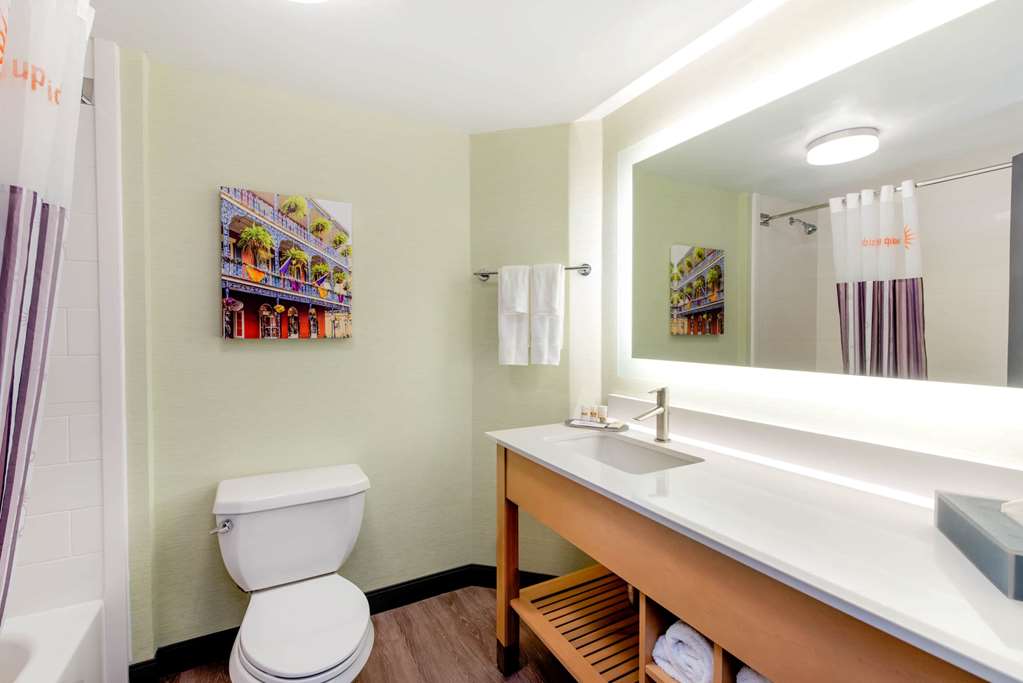 La Quinta Inn & Suites by Wyndham New Orleans Downtown - photo 46