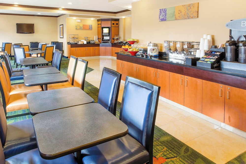 Fairfield Inn & Suites Fargo - photo 22