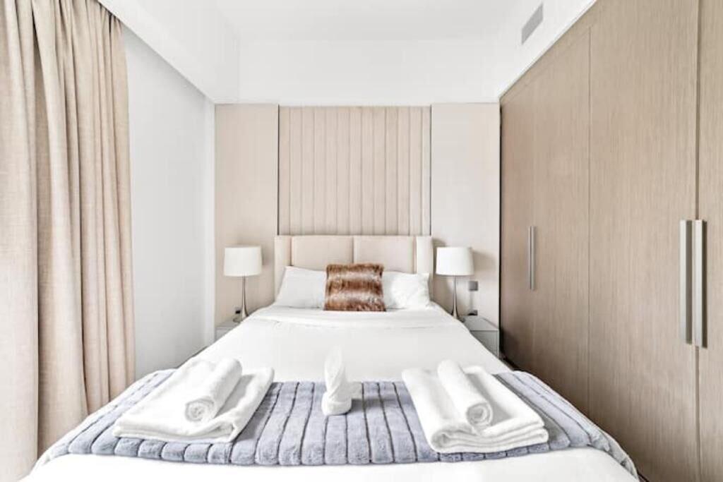 Luxury 2 Bedroom Apartment Next to Dubai Opera — 4-Star Luxury Hotel in Dubai, United Arab Emirates