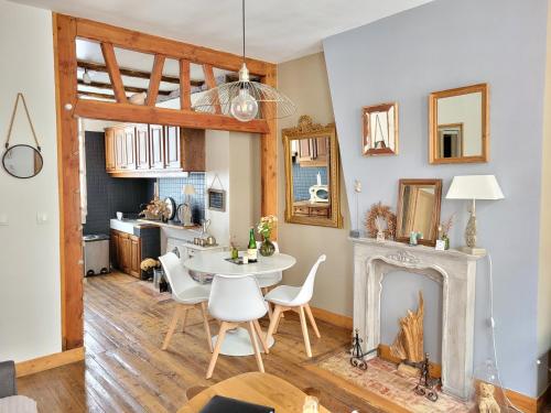 Parking Prive Le Valentin Coeur Historique La Clef de Honfleur in Honfleur, France