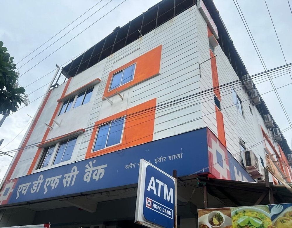 Hotel Ss 1 - carbon neutral hotel in Indore