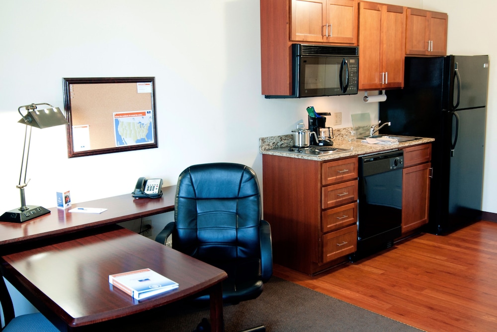 Candlewood Suites Salina by IHG - photo 12
