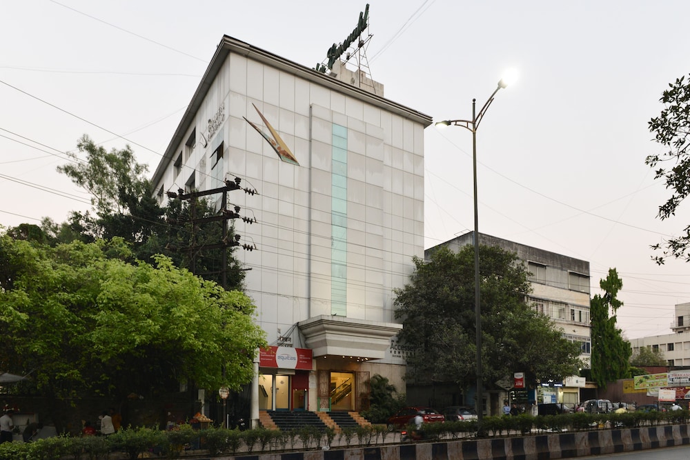 Hotel Mint Salisbury Park - last minute hotel in Pune