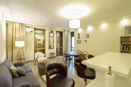 Central and Comfy Tbilisi 1BR Apartment by Wehost