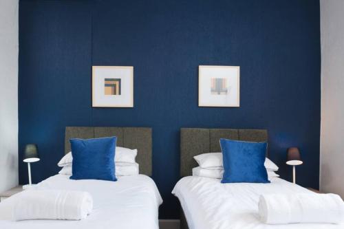 Newport house sleeps 9 Mycityhaven — 4-Star Luxury Hotel in Newport, United Kingdom