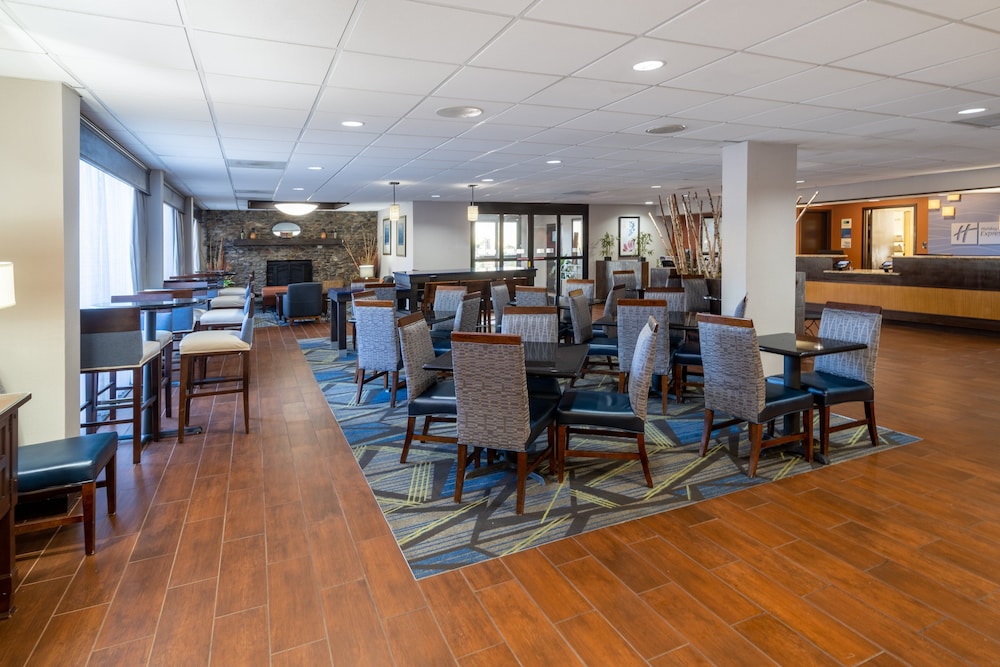 Holiday Inn Express Forsyth by IHG - photo 33