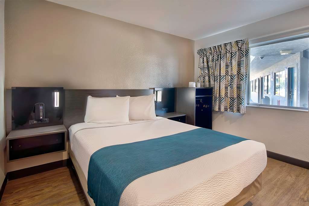 Motel 6 Palmdale CA - photo 11