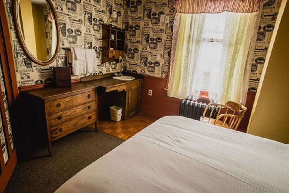 Alaskan Hotel and Bar - photo 7