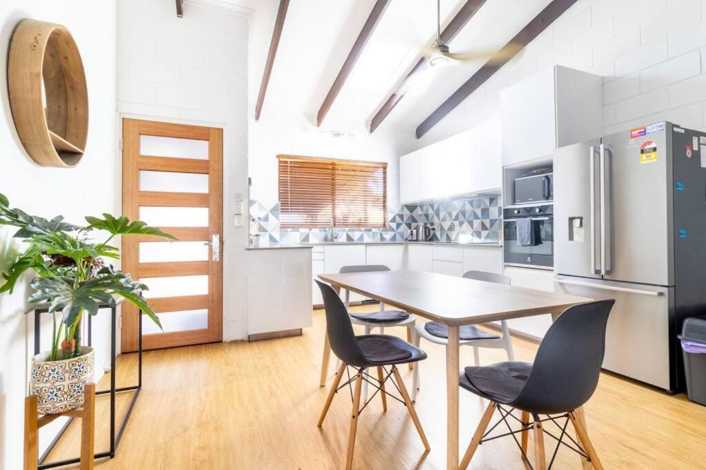 Tropical Garden Villa 5 mins from City Centre — 4-Star Luxury Hotel in Parap, Australia