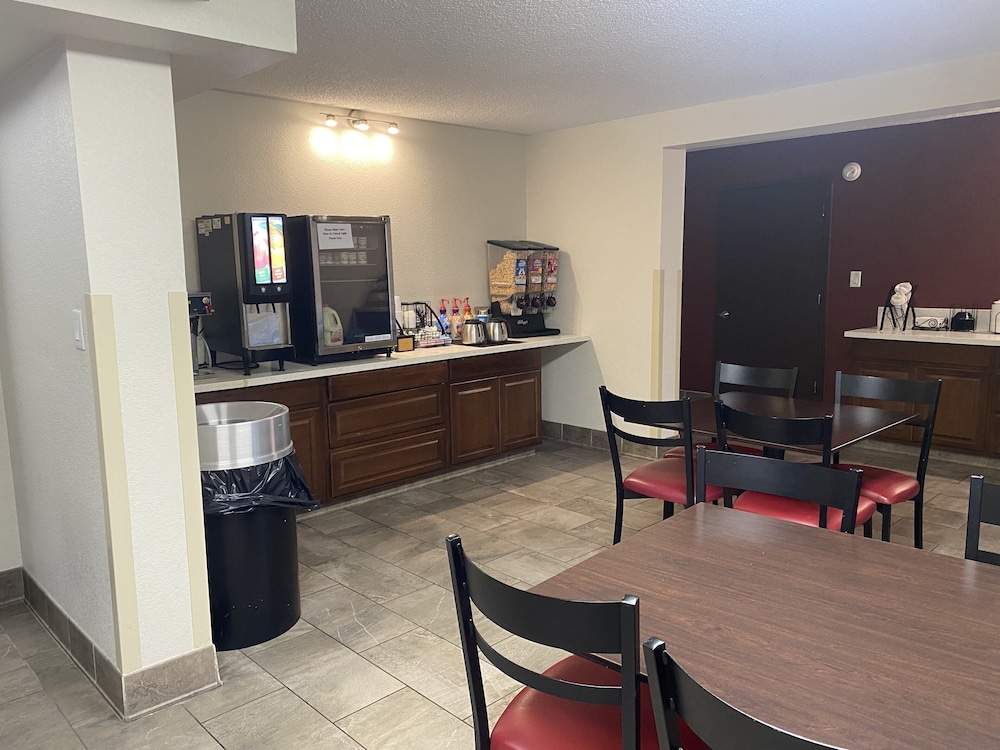 Red Roof Inn Roanoke Rapids - photo 26