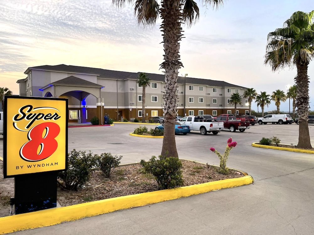 Super 8 by Wyndham Kenedy - photo 42