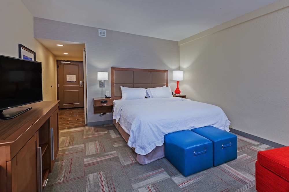 Hampton Inn & Suites Claremore - photo 17