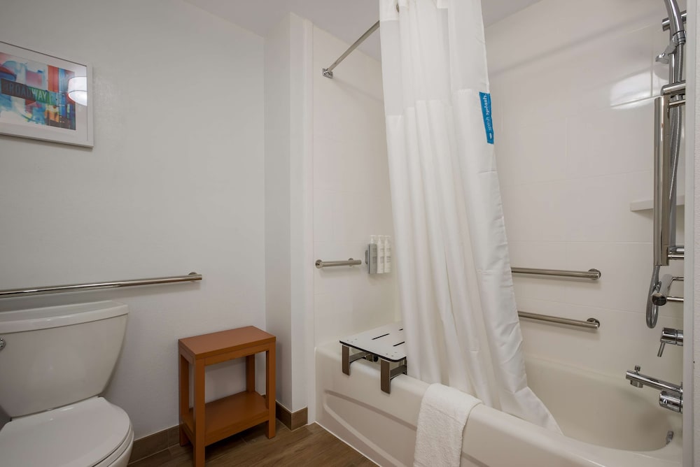 Hampton Inn Linden - photo 21