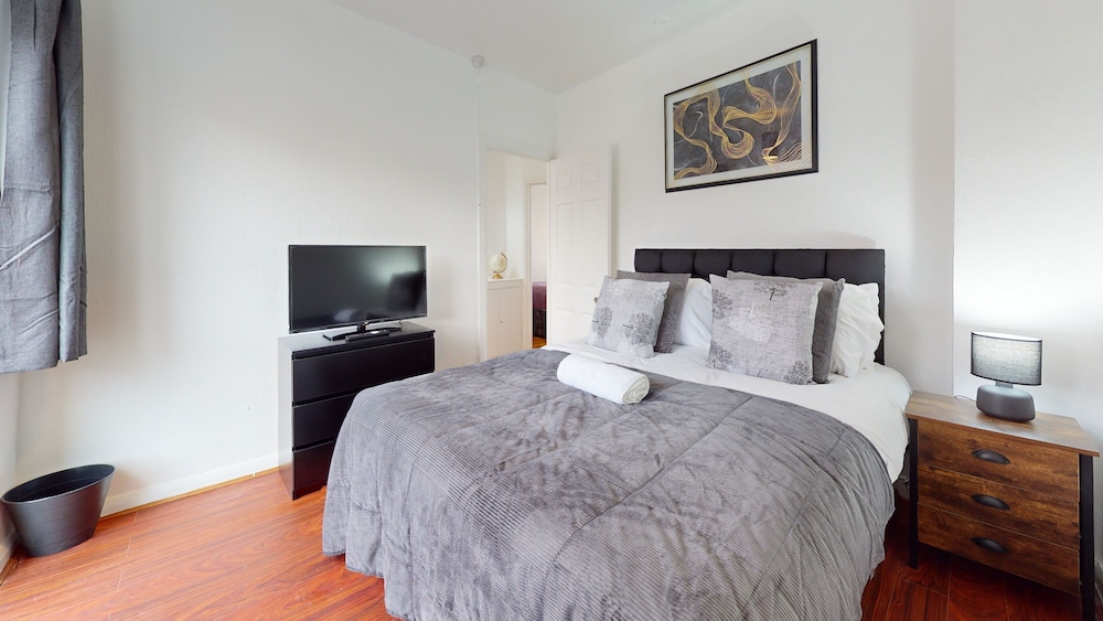 Dagenham 4 Beds Sleeps 8 Wifi — hotel in Dagenham