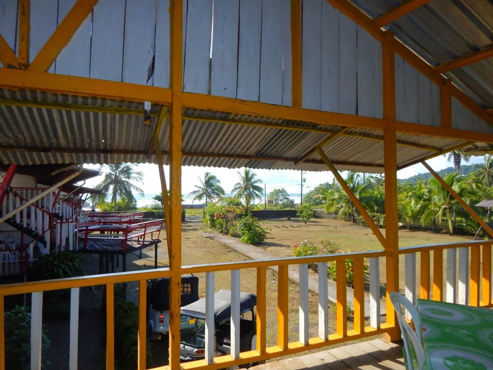 Posada Punta Roca — Bahia Solano