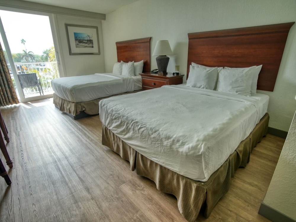 Treasure Island Hotel and Marina - photo 11