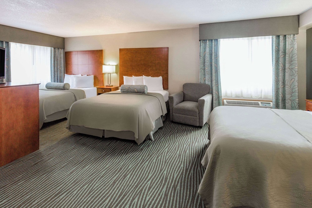 AmericInn by Wyndham Des Moines Airport - photo 26