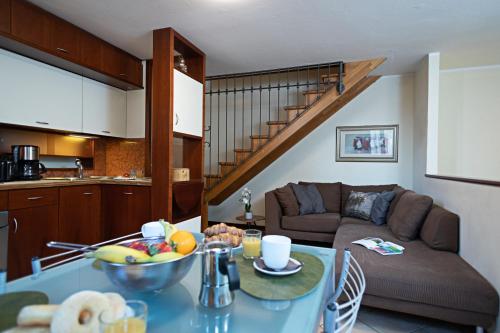 Il Borgo 48 Regarda Travel — 4-Star Luxury Hotel in Bardolino, Italy