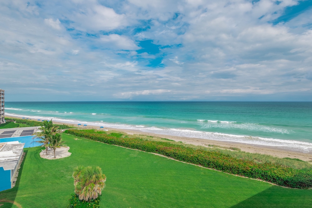 Turtle Reef Club - carbon neutral hotel in Jensen Beach