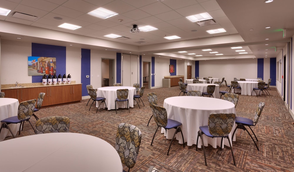 Holiday Inn Express & Suites Phoenix West Buckeye by IHG - photo 48