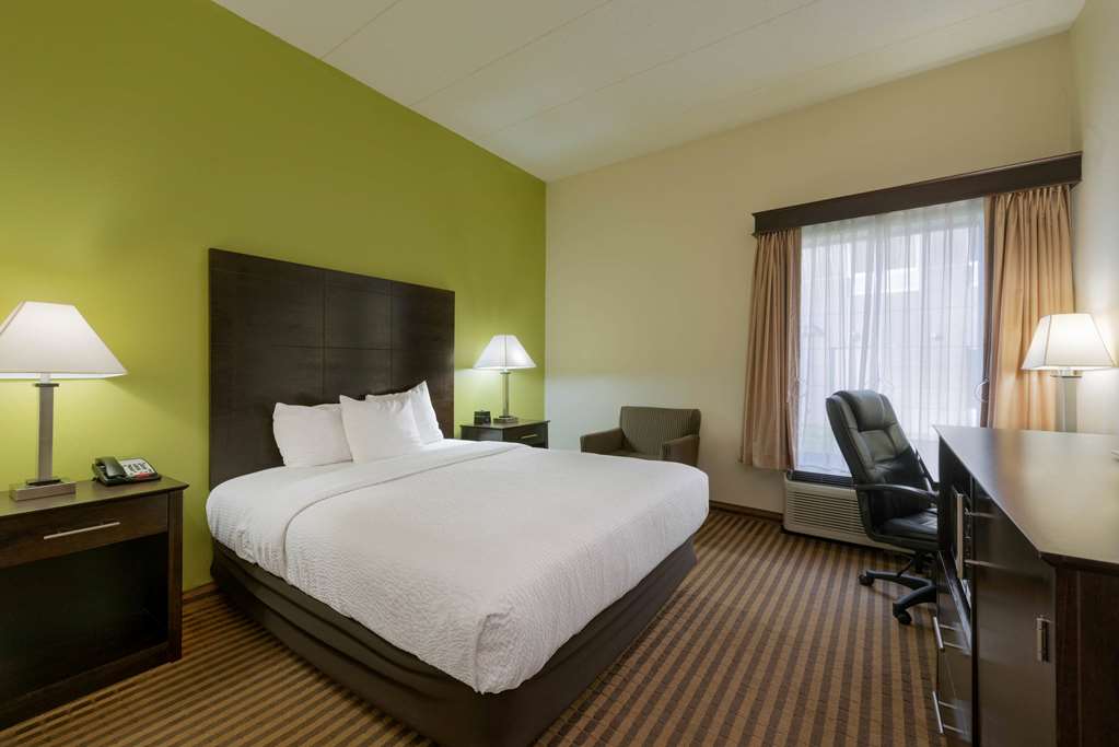 La Quinta Inn & Suites by Wyndham Columbus Grove City - photo 29