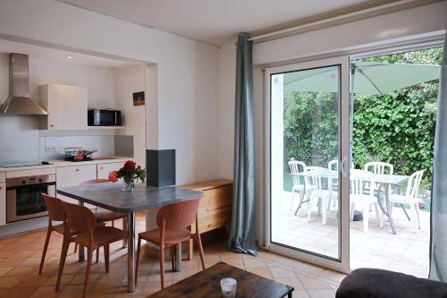 La Pause Royannaise 500 m de la plage in Royan, France