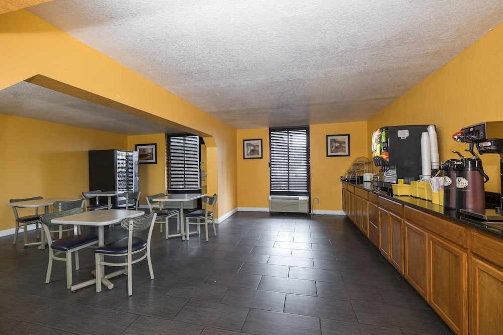 Red Roof Inn Mobile Midtown - photo 16