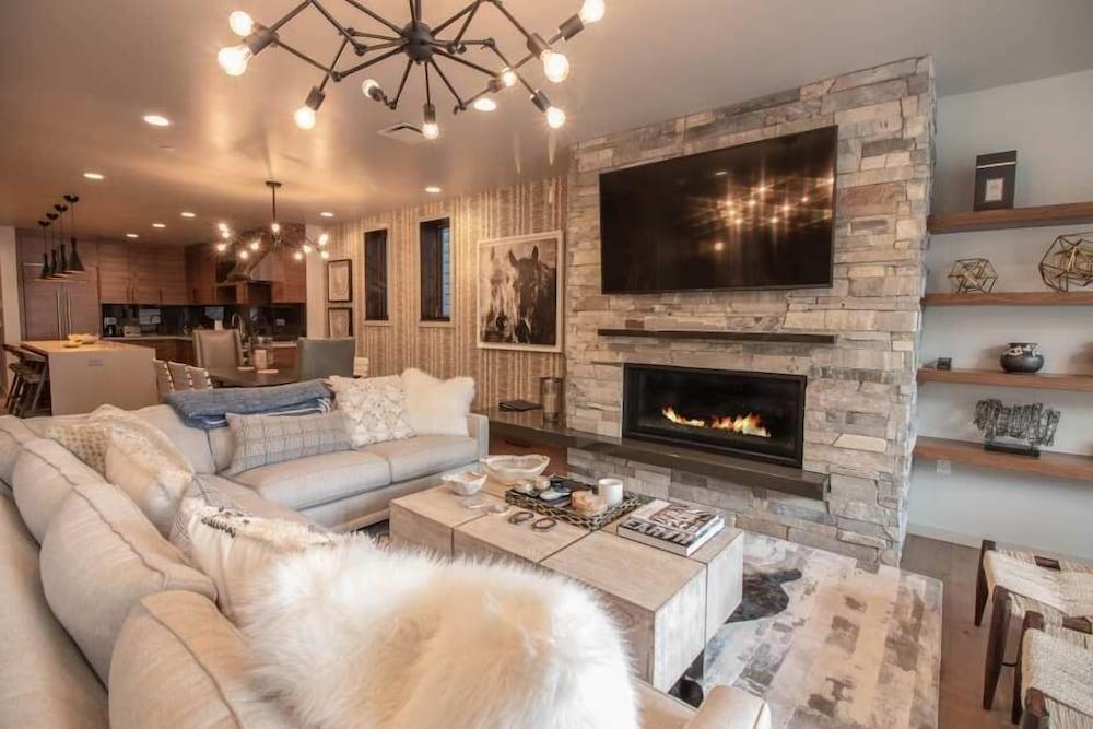 Main Street Townhome by Park City Vacations — 4-Star Luxury Hotel in Bridgeport, United States