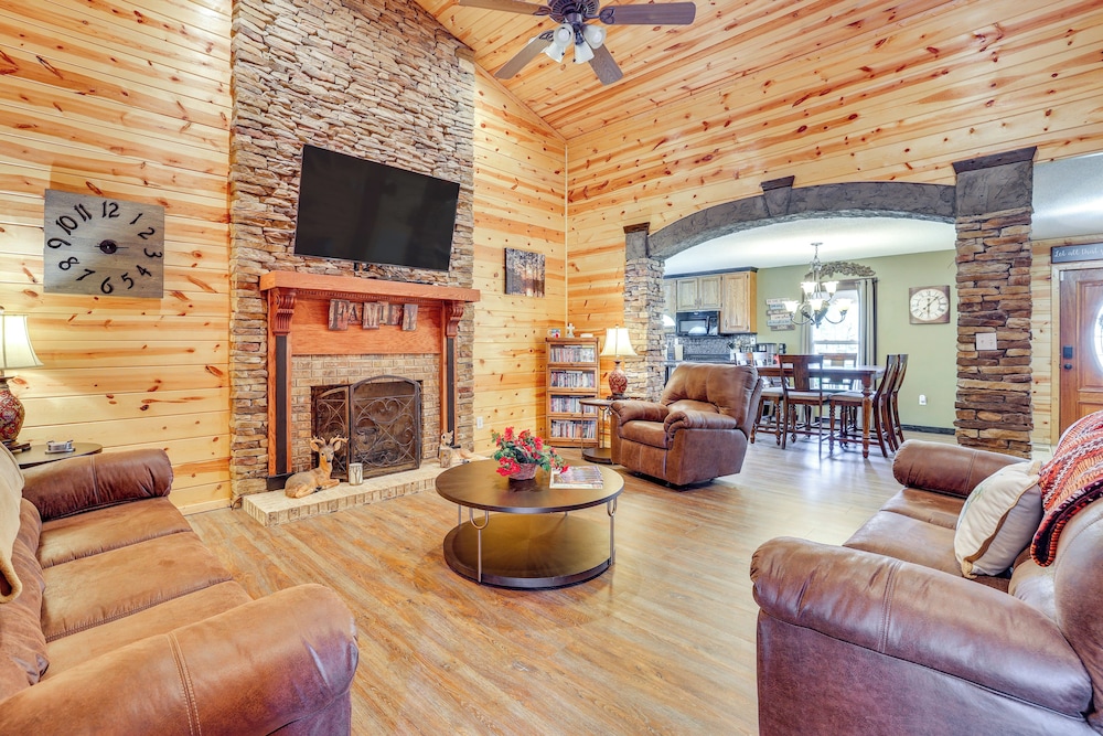 Fire Pit Game Room Lakefront Escape In Trenton — Trenton