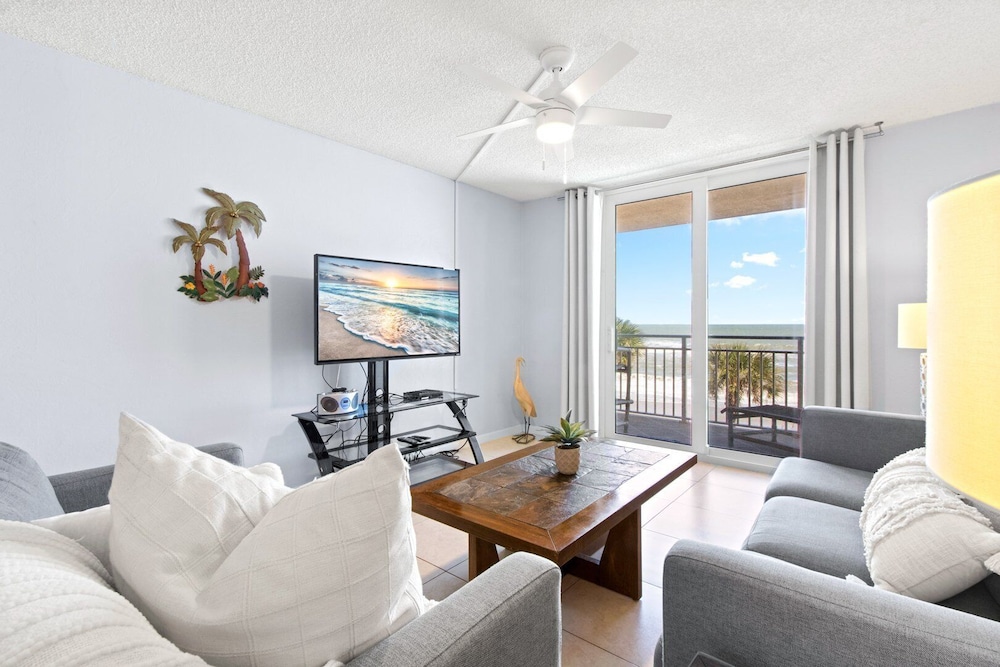 Indian Harbour Beach Club by Happy Palm Stays — hotel in Indian Harbour Beach