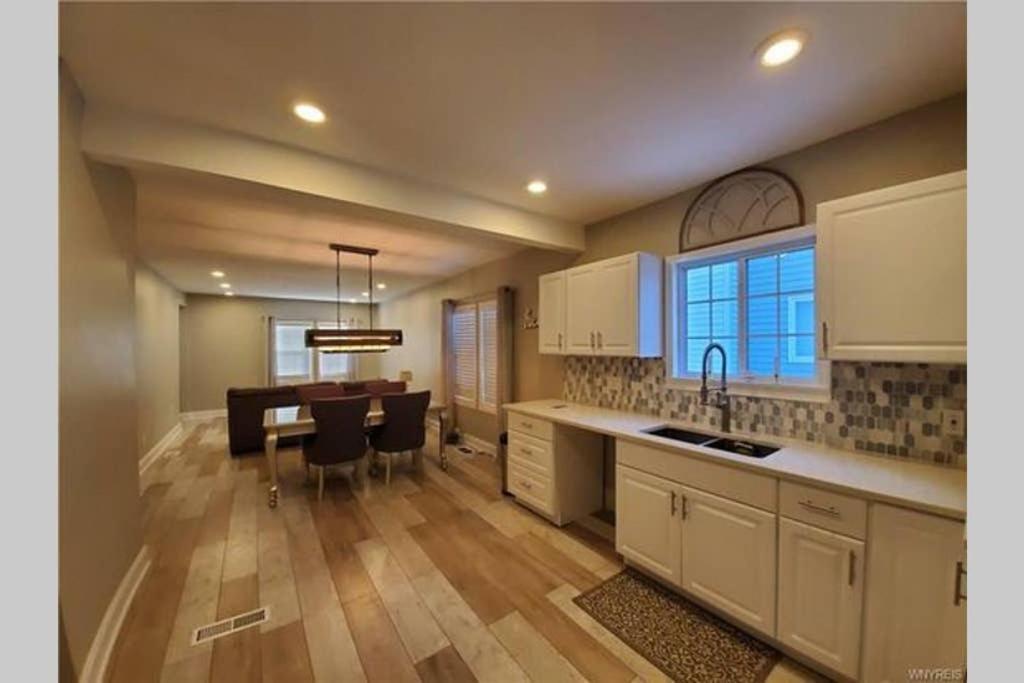 Luxury Private Home in the Heart of Niagara Falls — 4-Star Luxury Hotel in Niagara Falls, United States