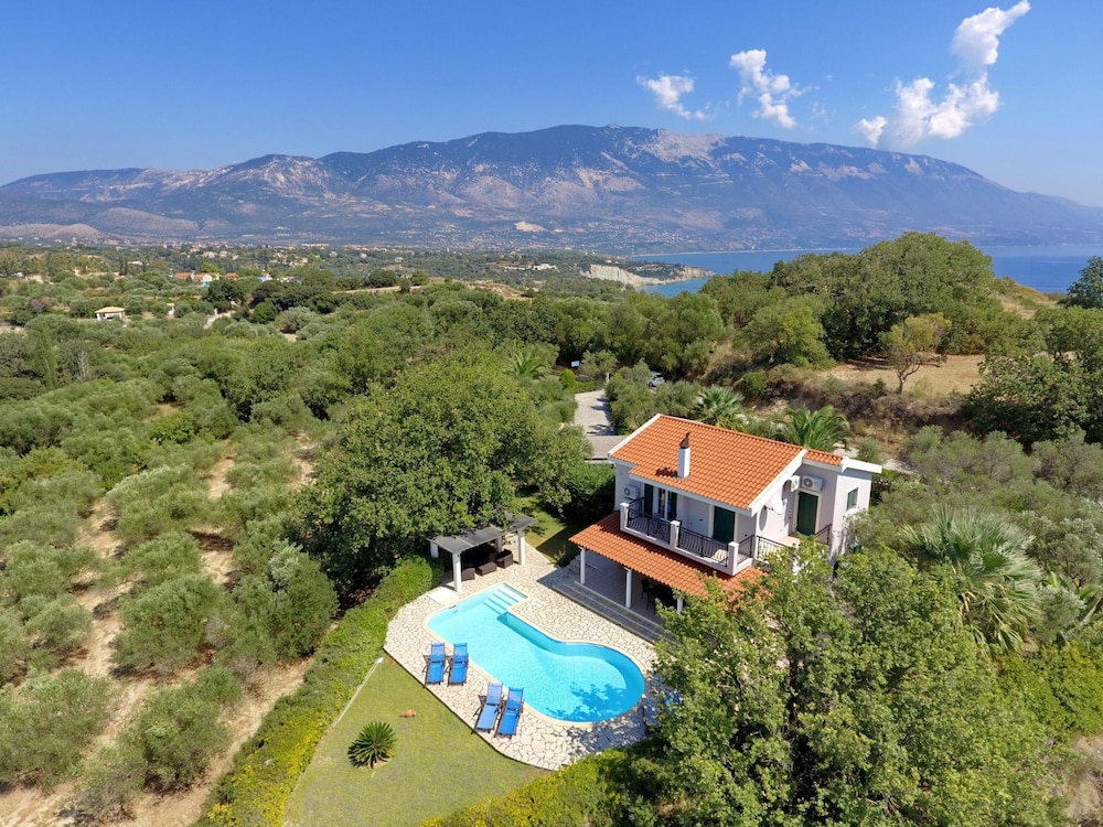 Villa Hera in Spartia — 4-Star Luxury Hotel in Kefalonia, Greece