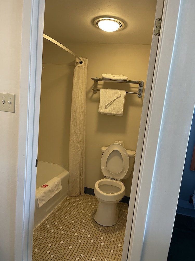 Econo Lodge Altoona I 99 - photo 19