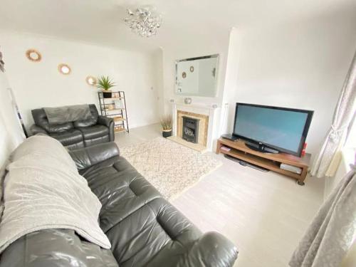 Alton Towers & Foxtail Barns & Oak Barns & Peak District in Stoke-On-Trent, United Kingdom